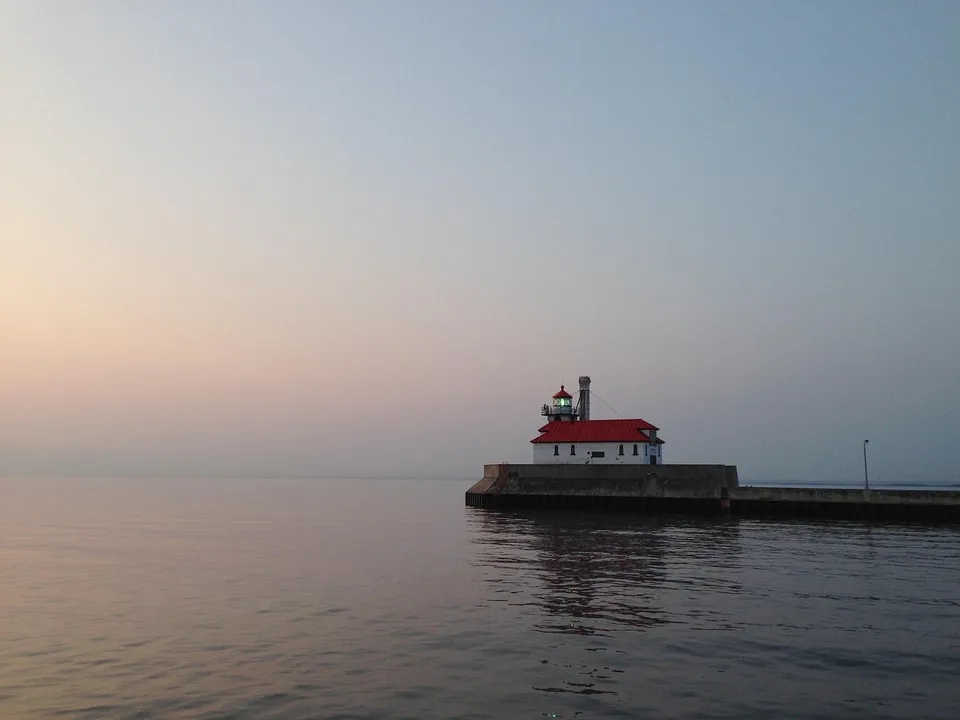 duluth, lighthouse, minnesota, lake superior, lake, harbor, superior, canal, landmark, building, historic, light, beacon, nautical, breakwater, sea, maritime, pier, nature, north, scenic, tourism, water, travel, coastal